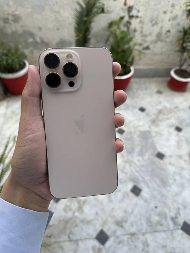 Iphone 16 pro max 4
