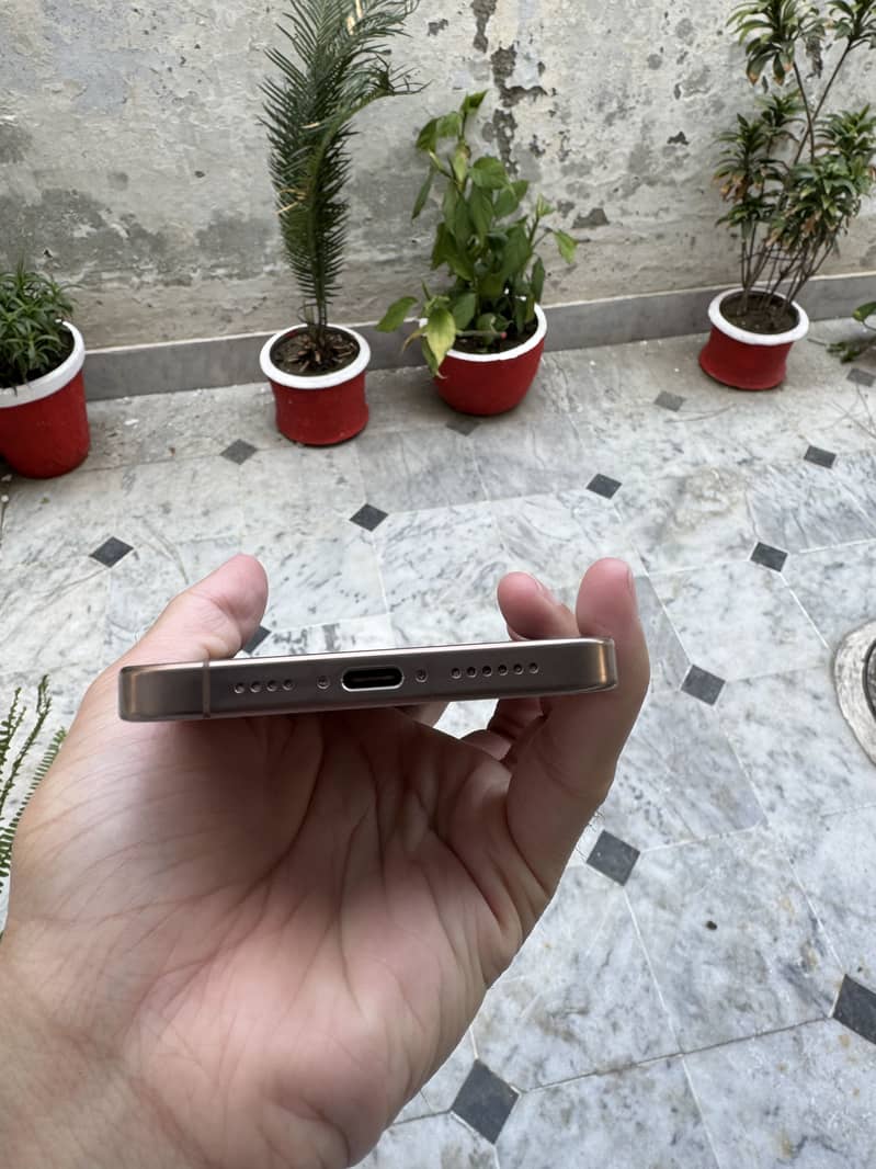 Iphone 16 pro max 6