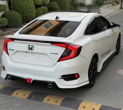 Civic 2019/18 Ug top of line modified navigation+leathers cleanest