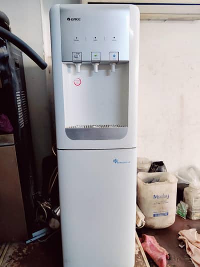 GREE WATER DISPENSER ONLY HEAT AND COOL WORKING  12k price