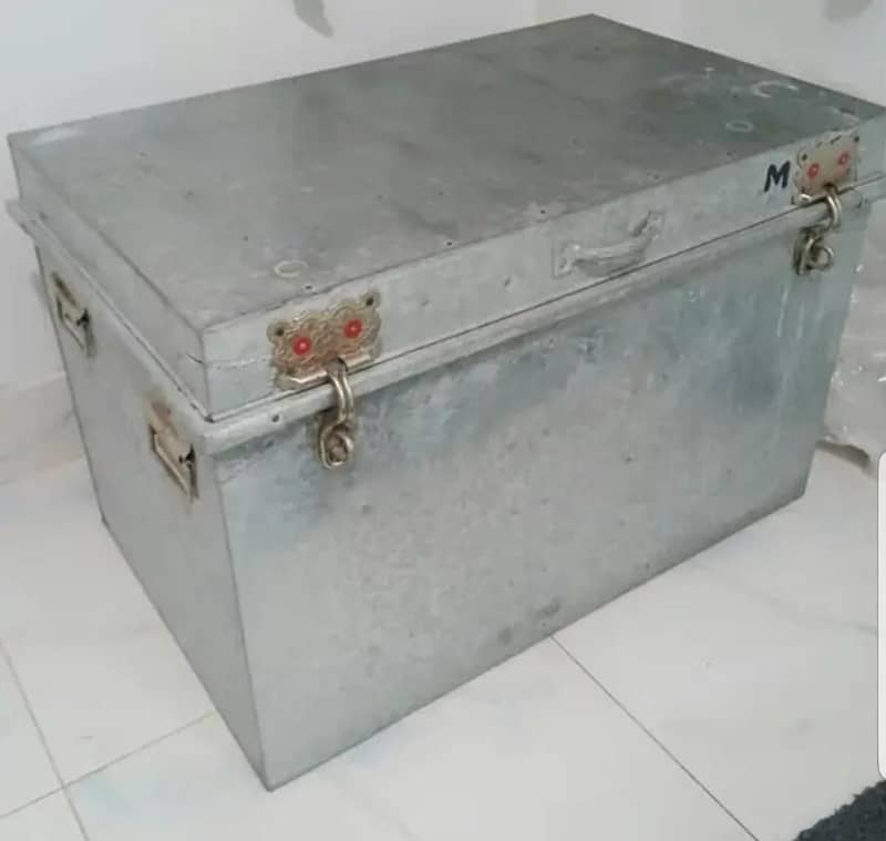 storage box/ trunk/petti 0