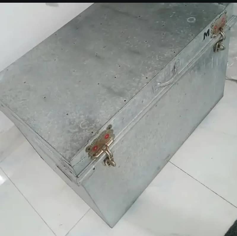 storage box/ trunk/petti 2