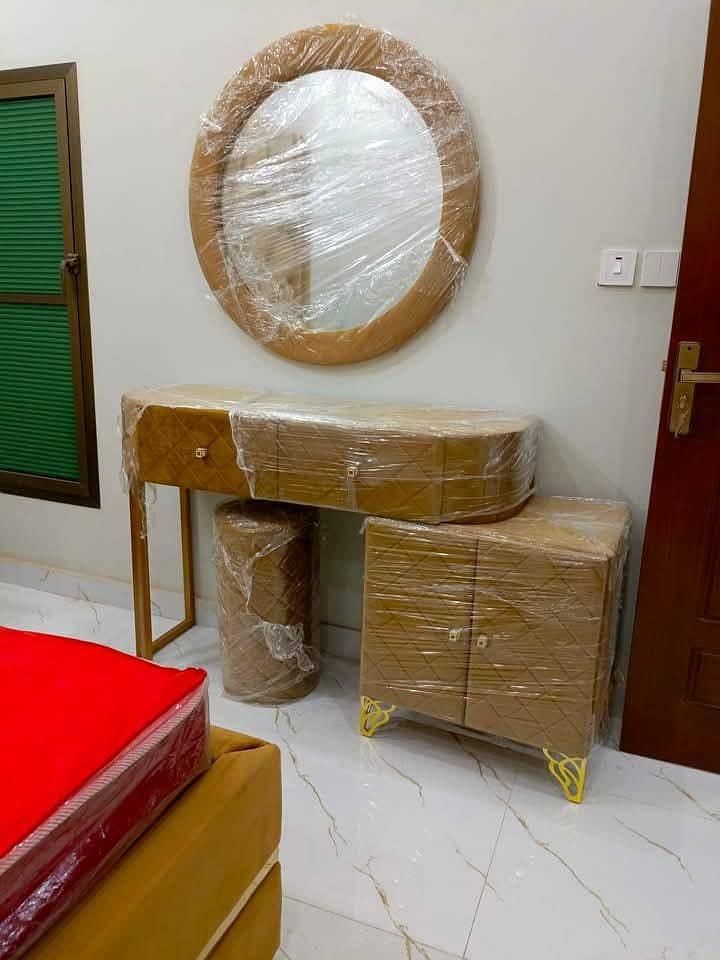 Bed said table with Dressing 7