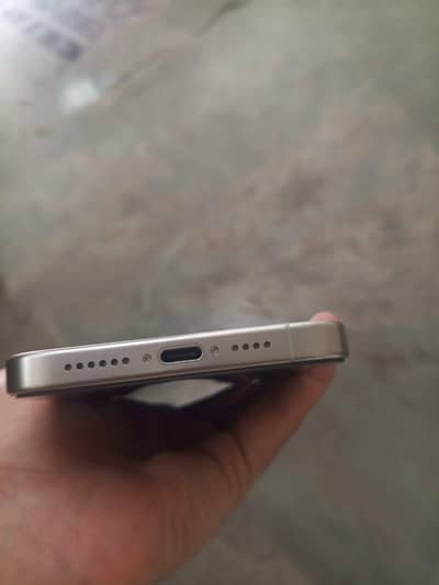 15 pro max white titanium all oky  jv