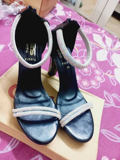 heel sandals
