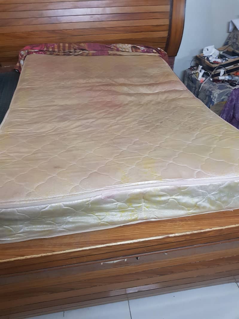 King size bed 1