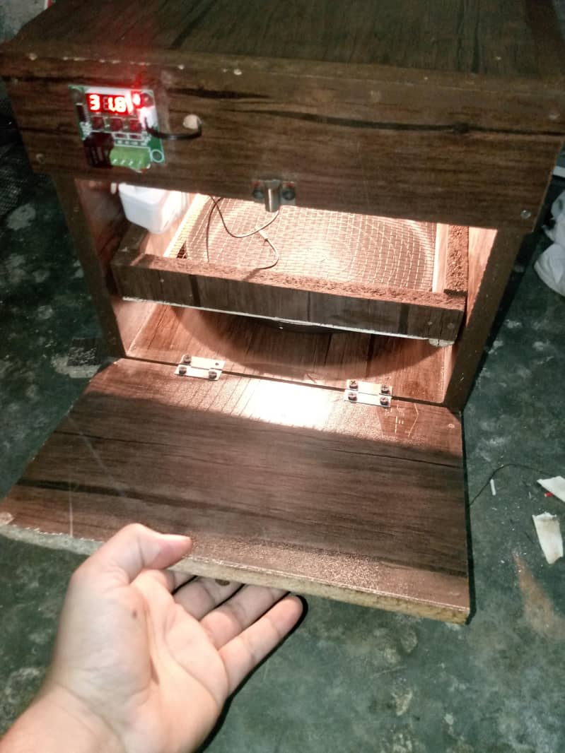 Brooder or incubator or accessories 2