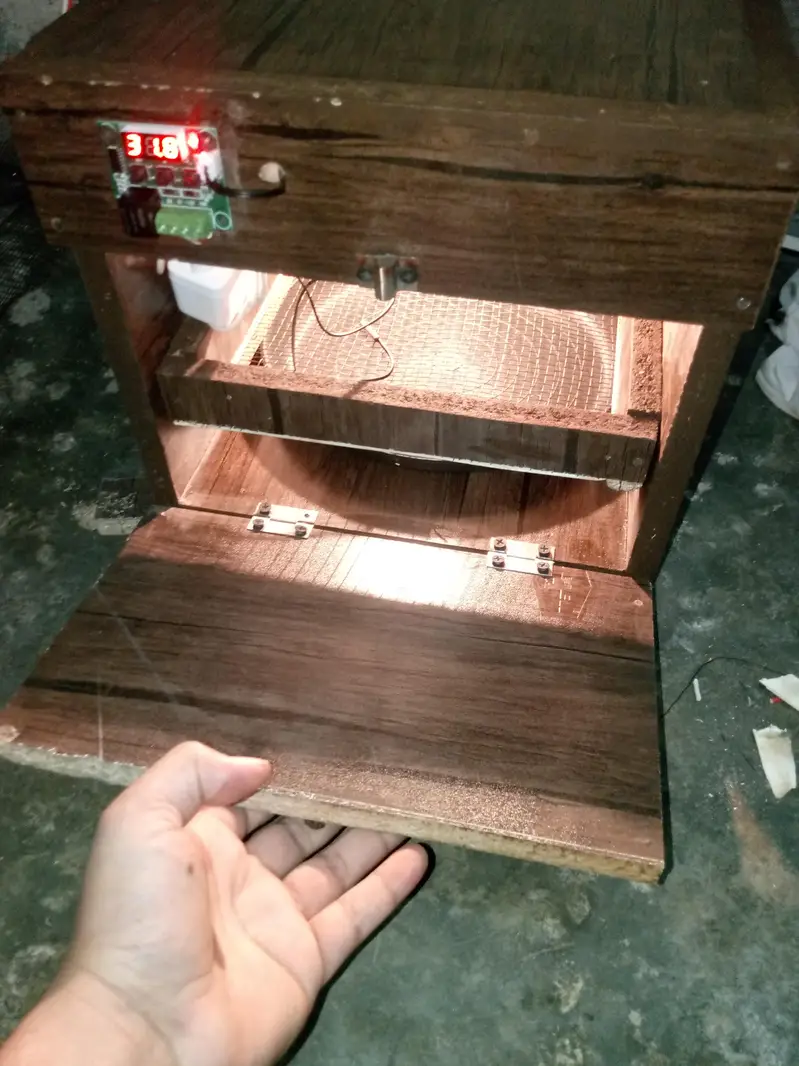 Brooder or incubator or accessories — photo 3