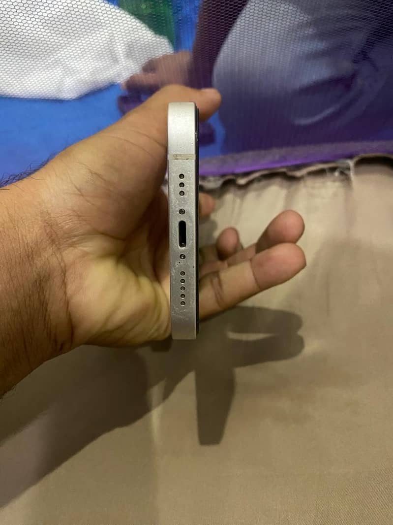 iPhone 13 3