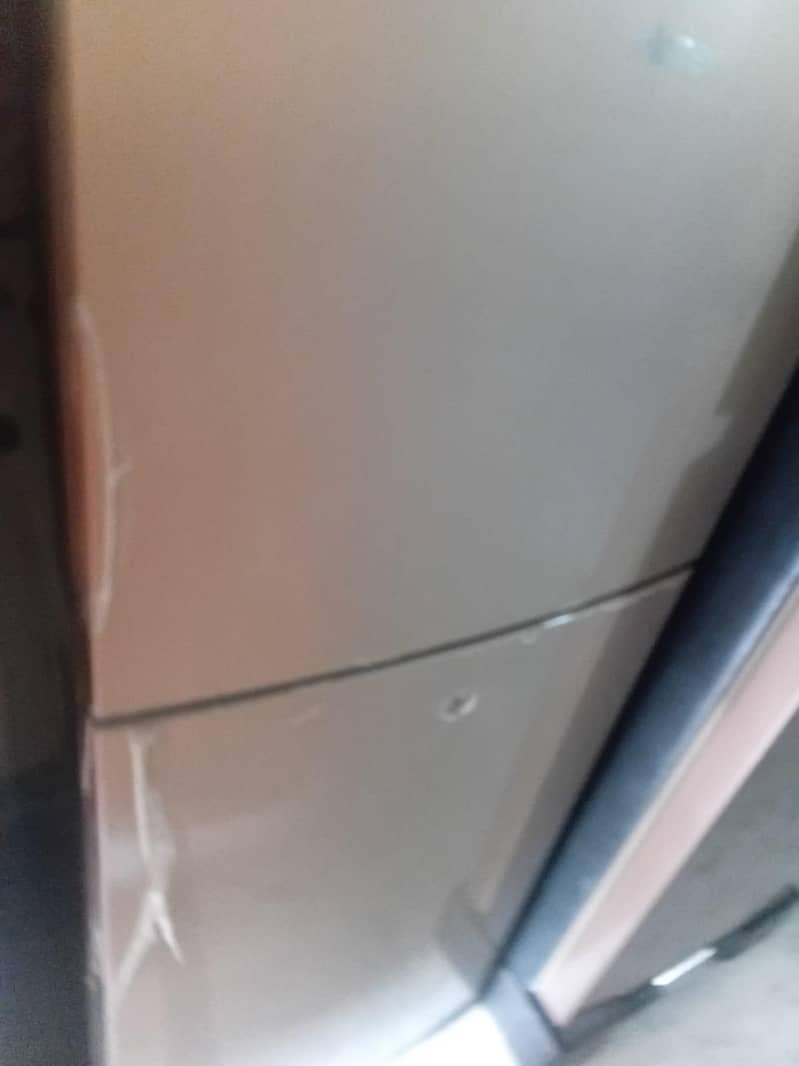 medium size fridge 0