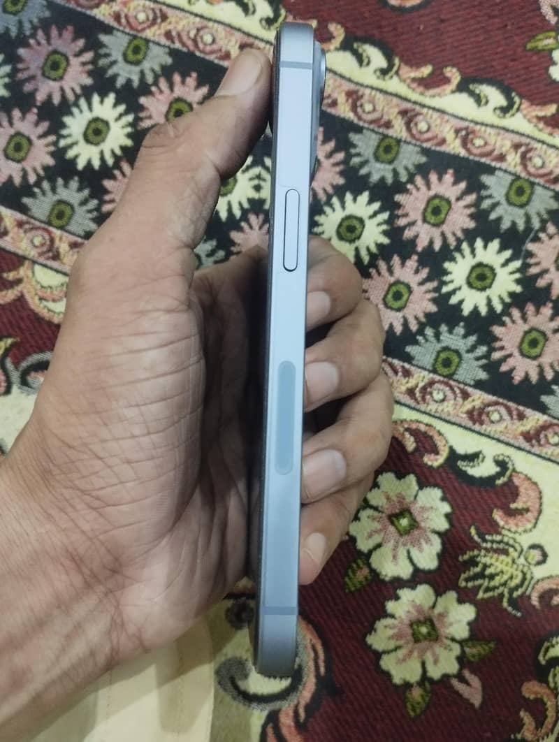 iPhone 14 4