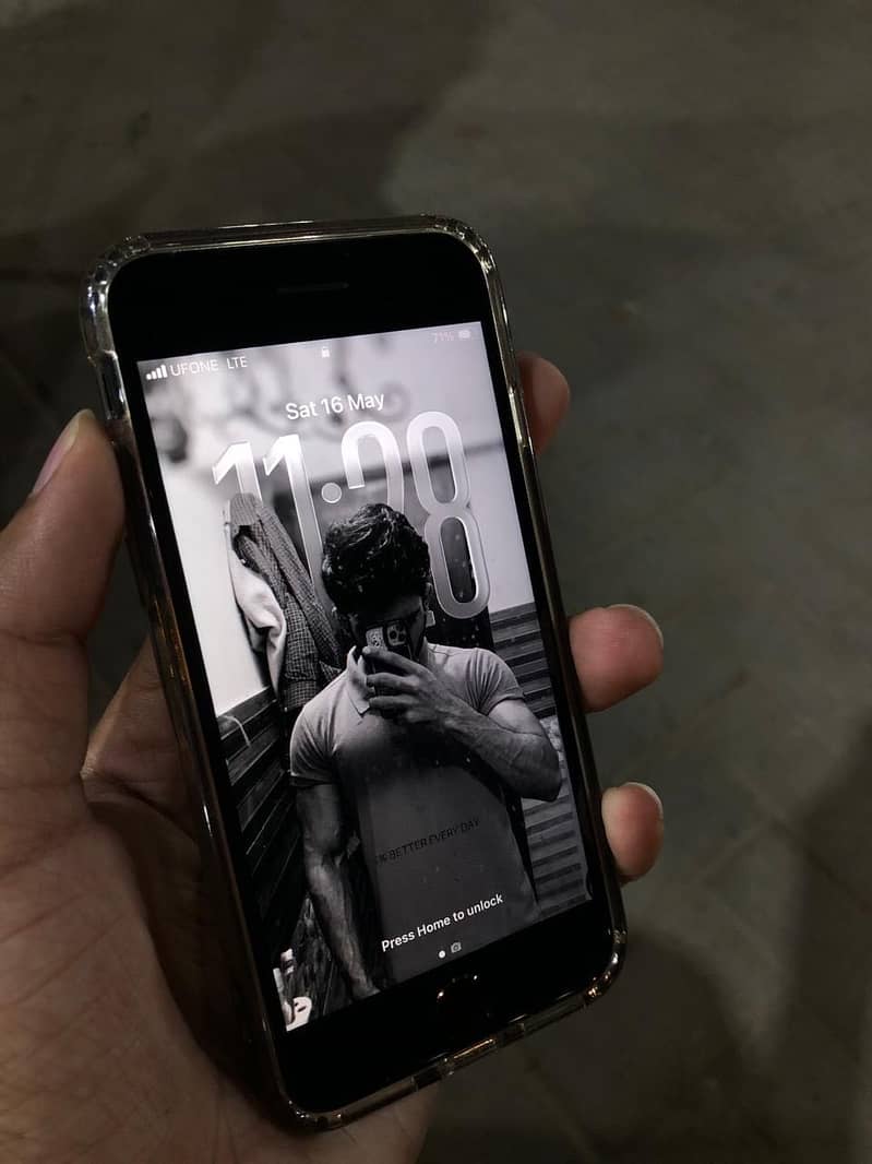 IPHONE SE 2022 0