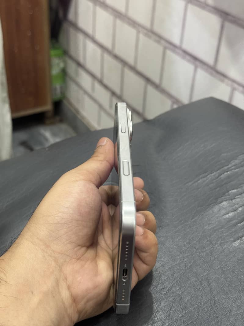 iPhone 16pro max 5