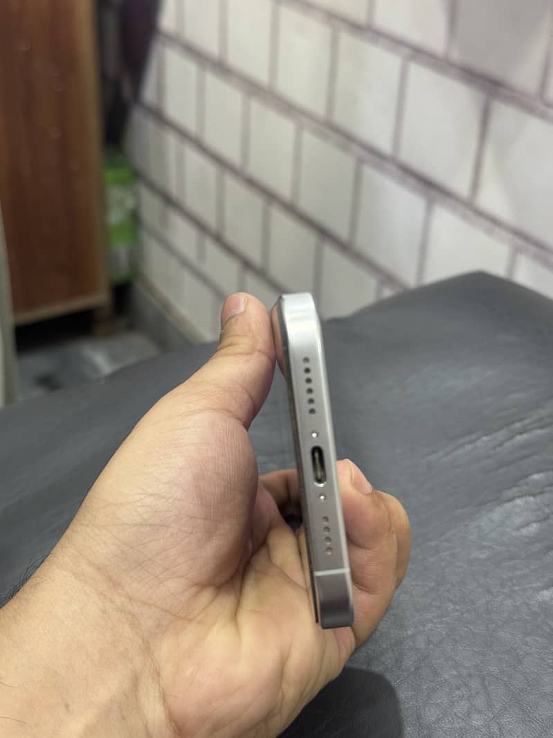iPhone 16pro max 4