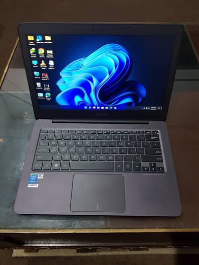 Asus zenbook 4/256gb