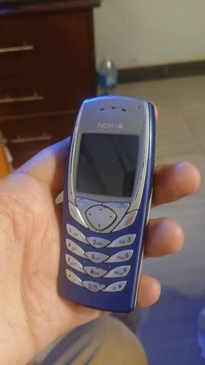 Nokia 6100 collectors edition  --- made in germany -- without battery