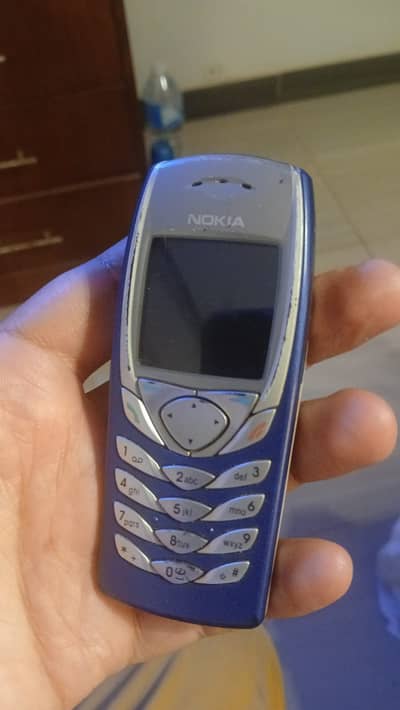 Nokia 6100 collectors edition  --- made in germany -- without battery