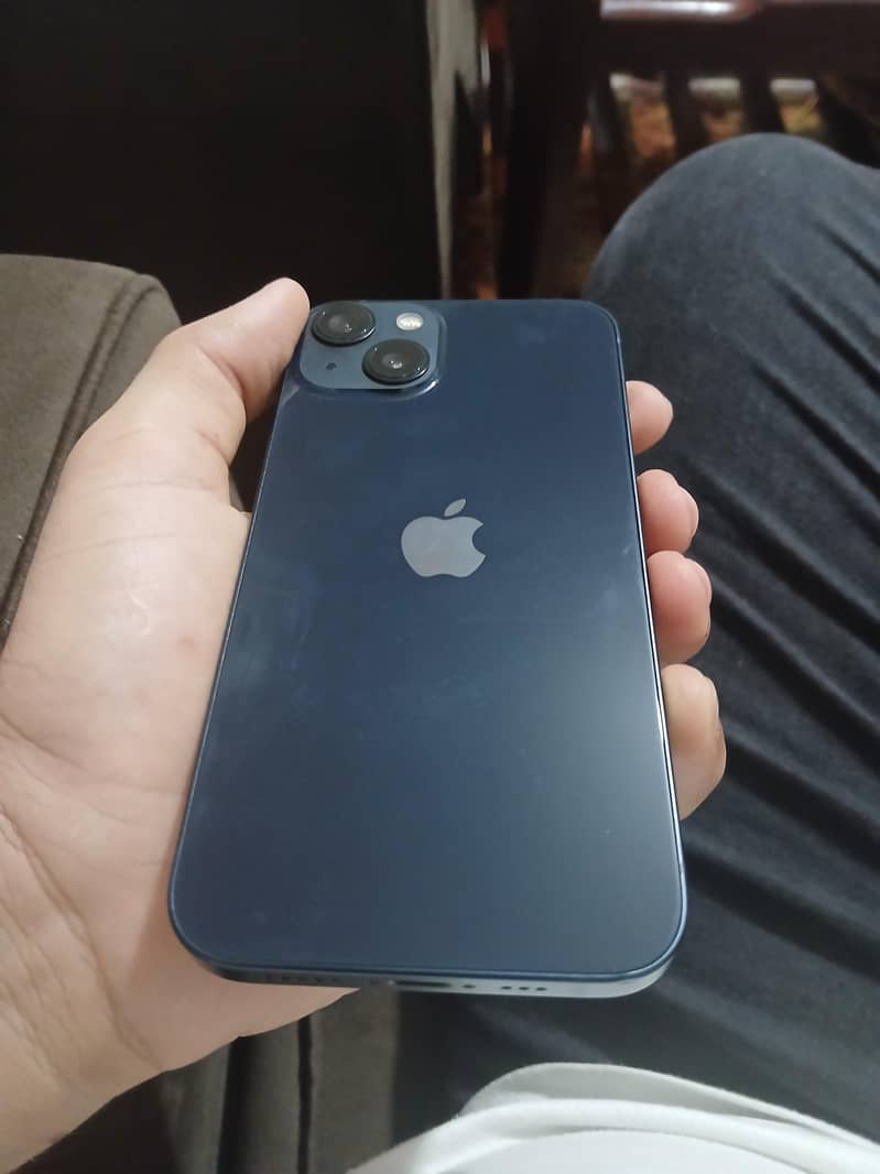 iPhone 13 4