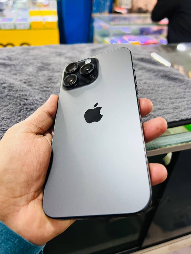 IPHONE 16 Pro Max 1