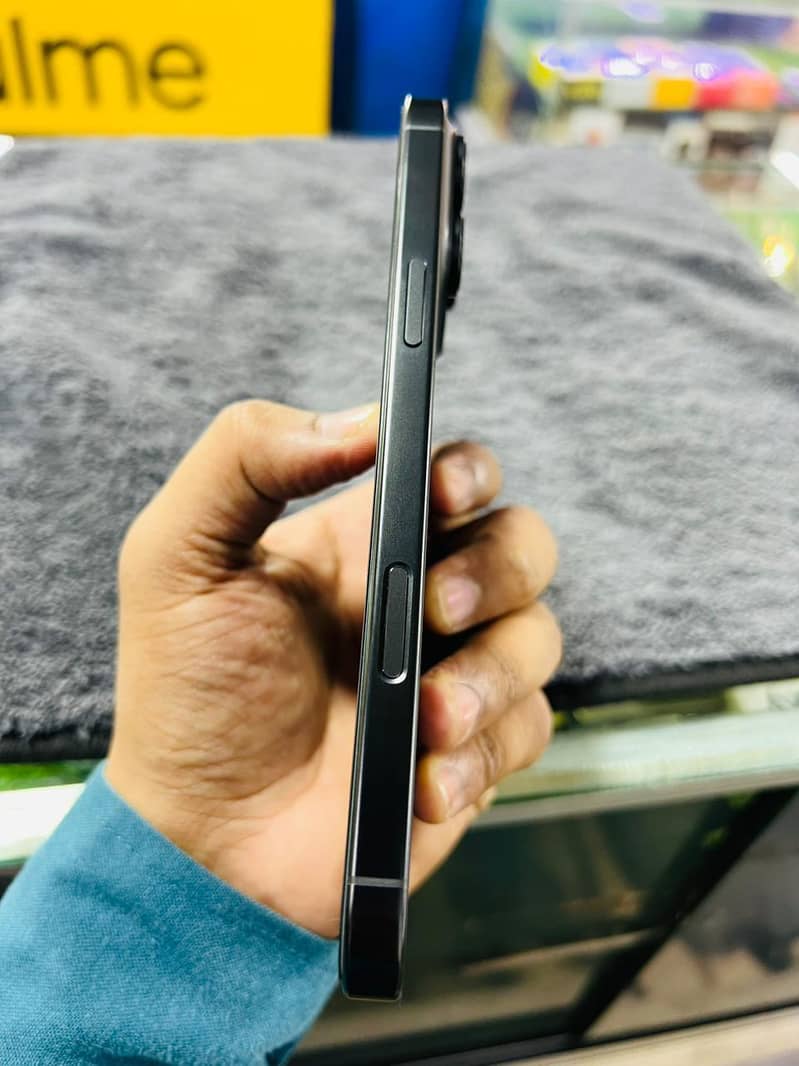IPHONE 16 Pro Max 4