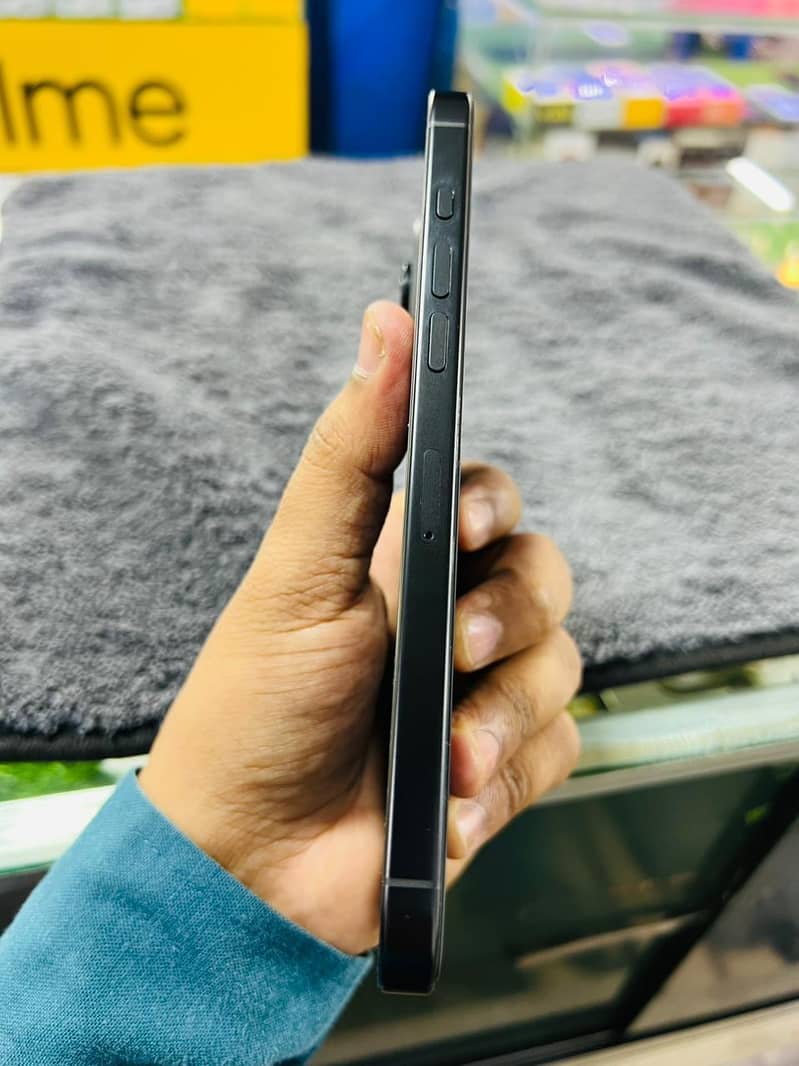 IPHONE 16 Pro Max 5