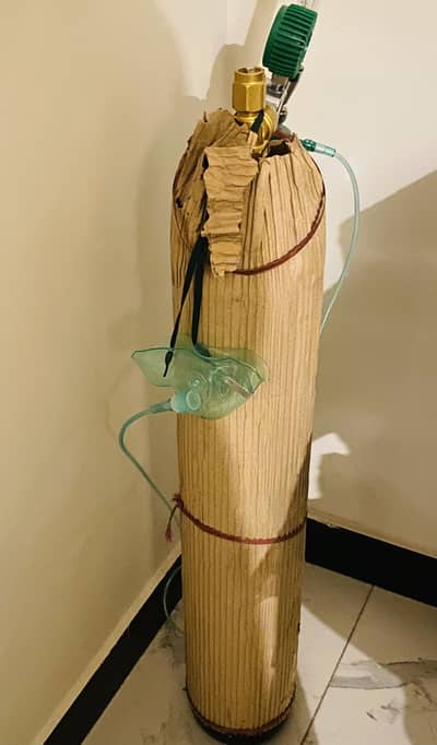 Oxygen cylinder