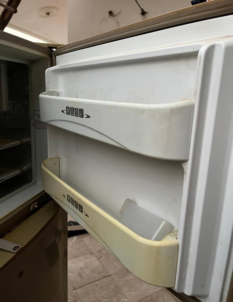 dawlance fridge 1