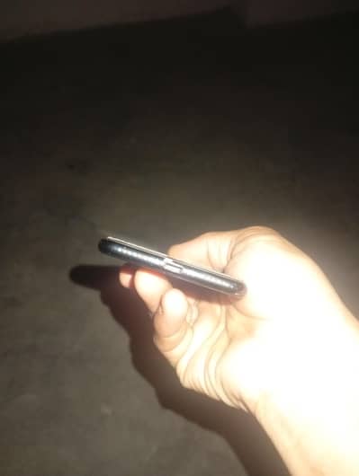 I phone 7non pta condition 10/9 koi fault ni hy finger b chlta hy