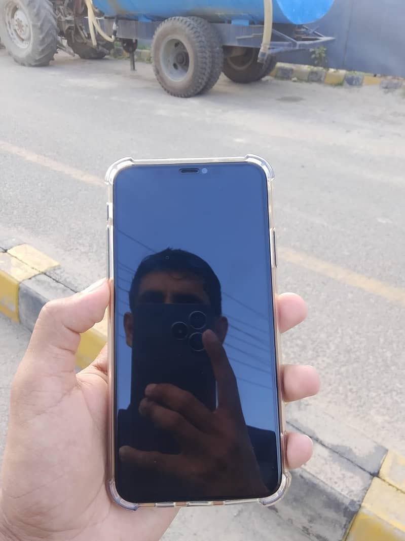 Iphone 11 pro max 2