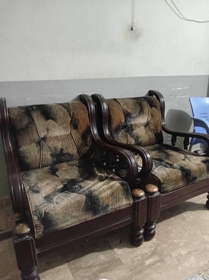 sofa good condition 3