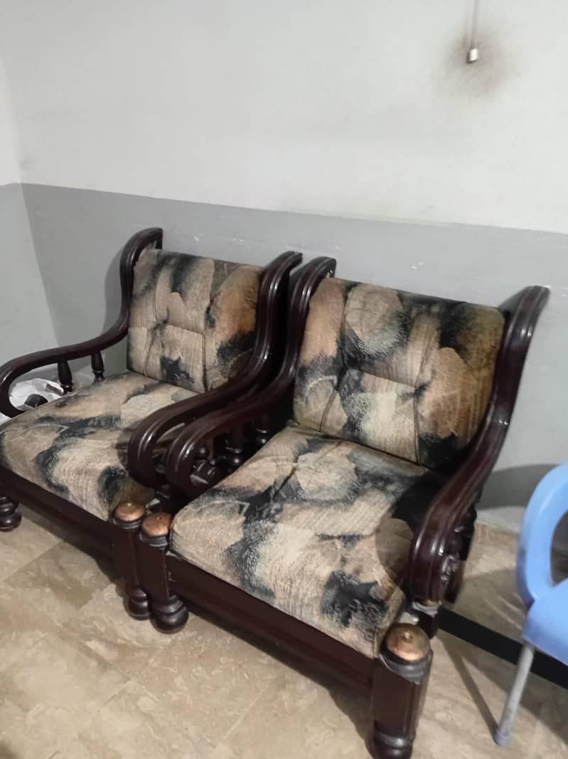 sofa good condition 4