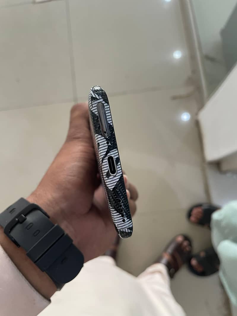 One plus 7T pro McLaren 6
