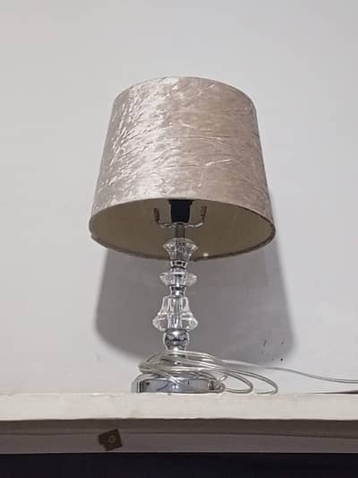 Elegant Table Lamp – Stylish Design – Good Condition