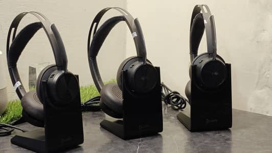 Plantronics poly voyager focus 2 dock with all accessories available
