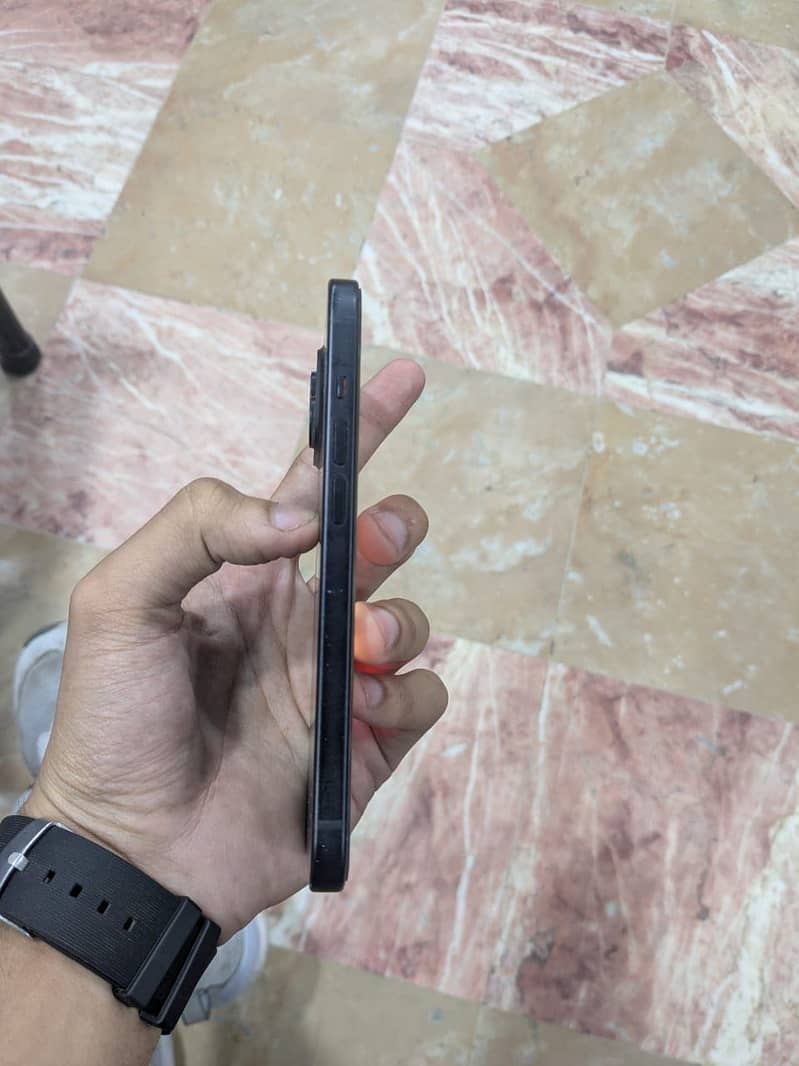 iPhone 15 4