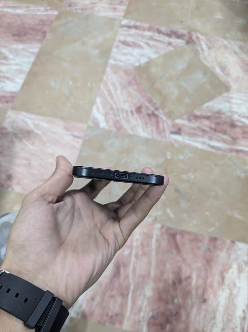 iPhone 15 5