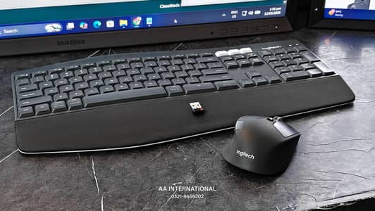 Logitech mk850 wireless keyboard with handrest & Logitech m720 mouse