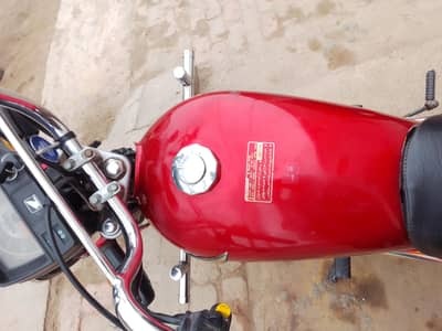 Honda 70 cc bike new condition,total genuine,one handed use,doc. clear