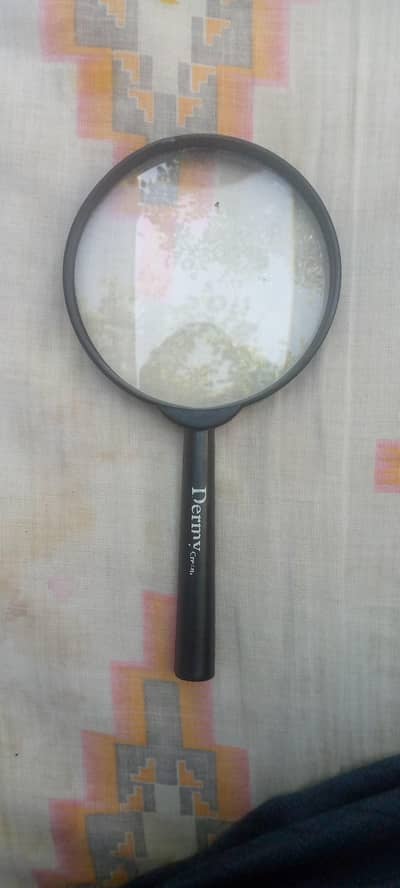 Derm's clean handled magnifying glass