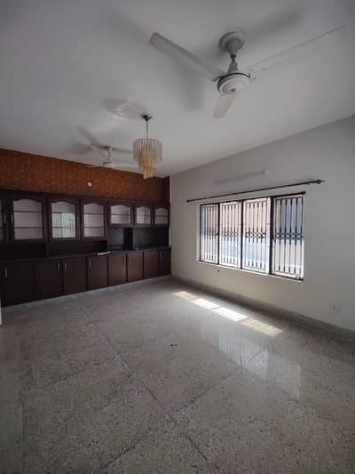G10/3 60+90 Upper Portion 3Bed Separated Gate For Rent