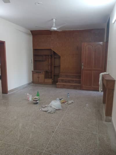 3 Bedrooms & 3 Bathrooms DD Tv Lounge & Kitchen