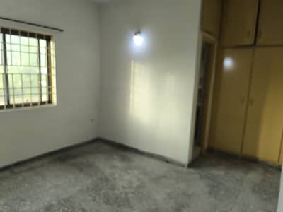 2 bedrooms & 3 bathrooms D small TV lounge & kitchen