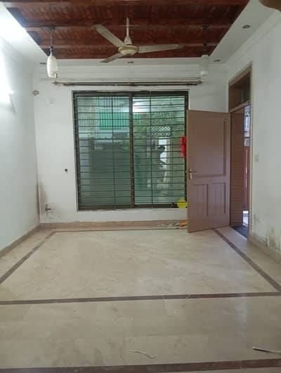 2 Bedrooms & 2 Bathrooms D TV Lounge & Kitchen Lower Portion For Rent