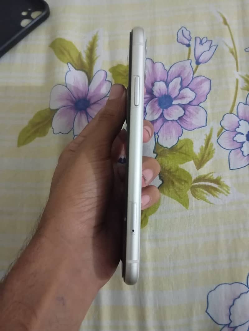 IPHONE 11 3