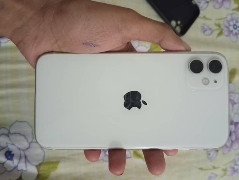 IPHONE 11 4