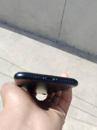 iPhone 7 available in 32GB fresh piece all ok water pack