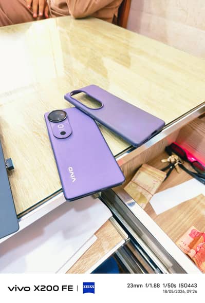 Vivo v40 5G Condition 10/10 Full box Available