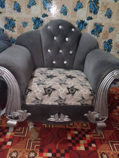 sofa set 5 seater gry color Kuch month used me hai