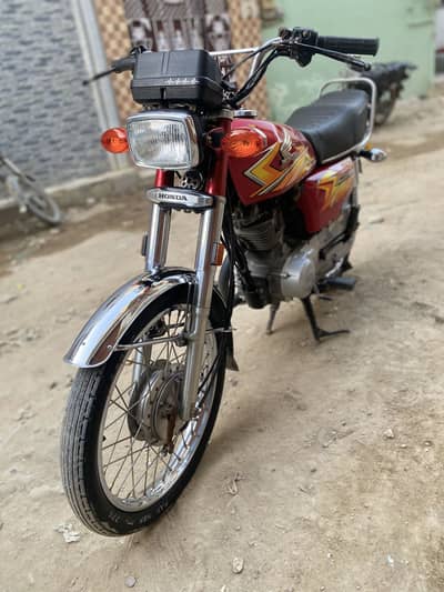 Honda 125 2o21 model red color