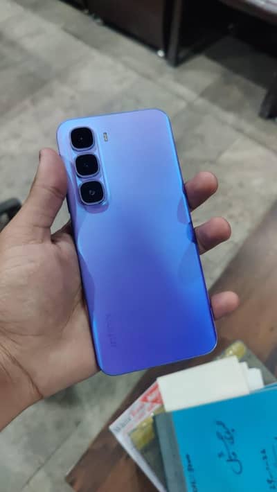 Infinix hot 60 pro+  8/256
